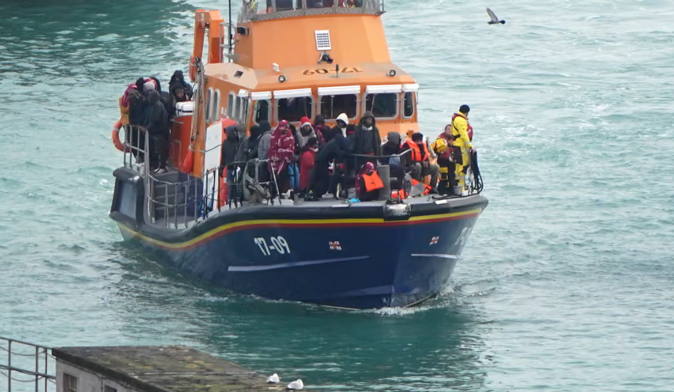 More than 800 people cross the Channel in small boats, setting December record