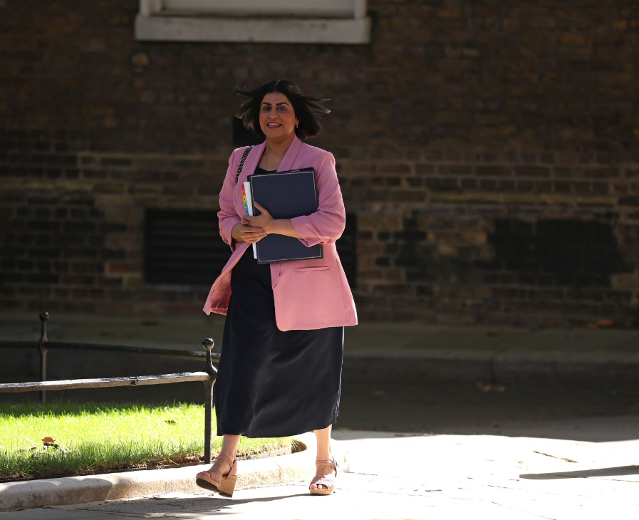 300,000 children could face 10-year wait for UK settlement under proposed reforms