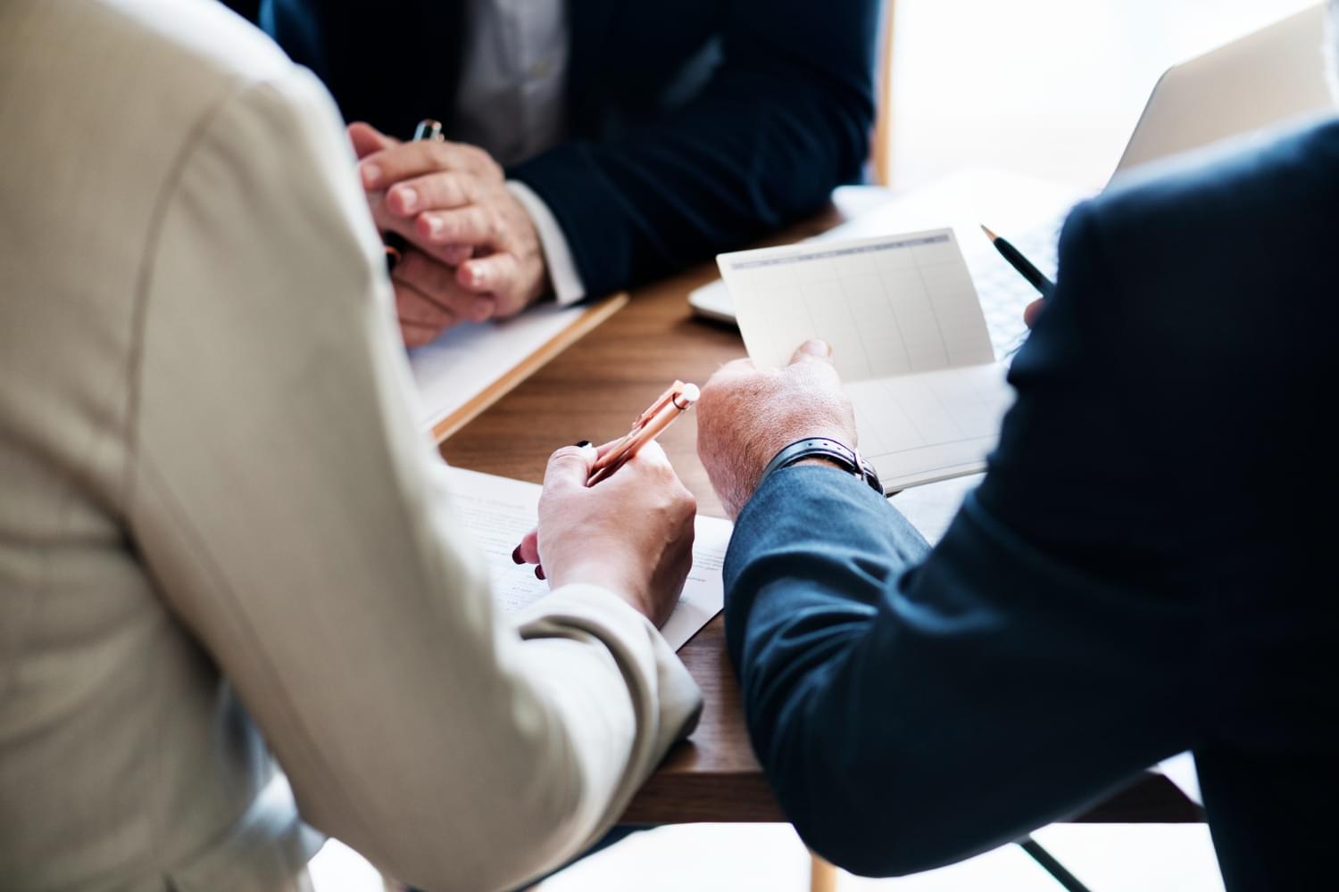 UK immigration lawyer vs immigration adviser difference - LawSentis complete guide to choosing between UK immigration lawyer and IAA regulated immigration advise
